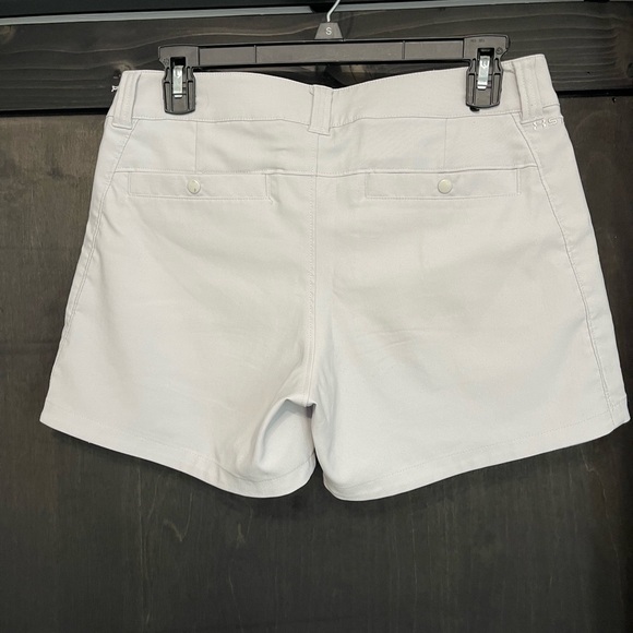 Women’s underarmour shorts size 6 - Picture 2 of 4